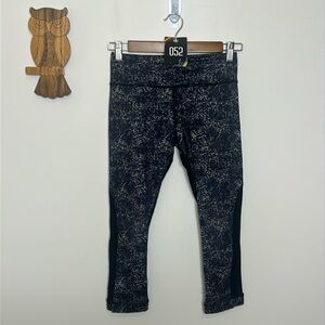 Lululemon Journey Crop Rocky Road Sand Dune Toothpaste / Black pants